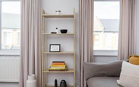 Newly Renovated Large 4/5 Bedroom Victorian Terrace House With Garden.